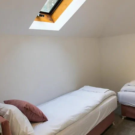 Noor Apartment *